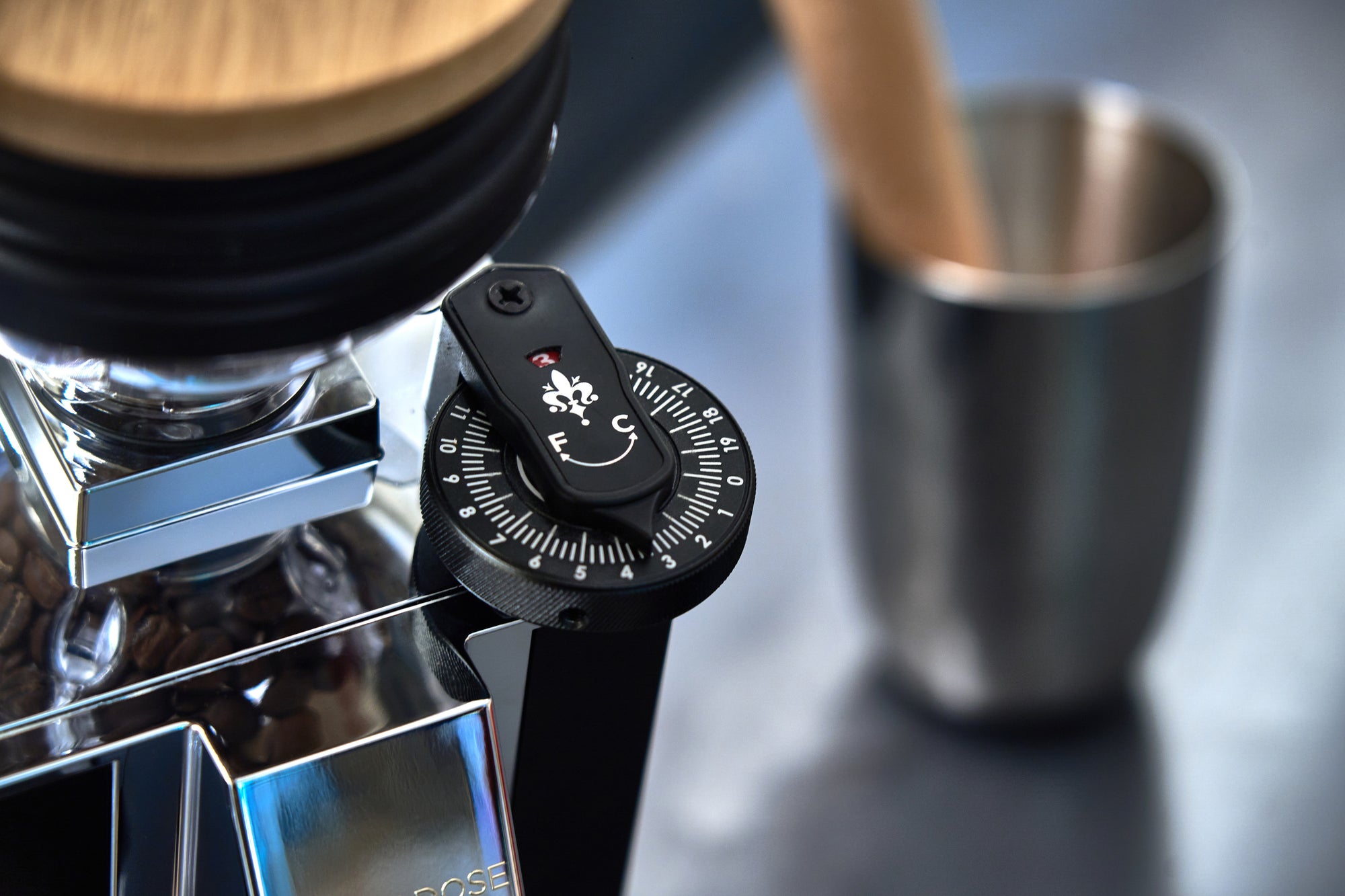 Moulin à café Eureka Oro Mignon Single Dose Pro — chromé — vue 4